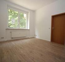 (Renovierung möglich!!) **Große 3-Zimmer-Wohnung in ruhiger Wohnlage zu vermieten** - Plauen