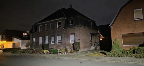 Foto - Haus mit Sanierungsbedarf und großem Potenzial