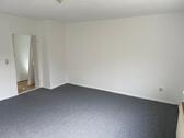 Foto - 3 Zimmer Wohnung frisch renoviert EBK DUSCHE BLICK AUF GRÜN