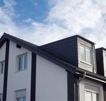 Neuwertige 3 Zimmer DG-Wohnung inkl. Einbauküche in GV-Südstadt - Grevenbroich