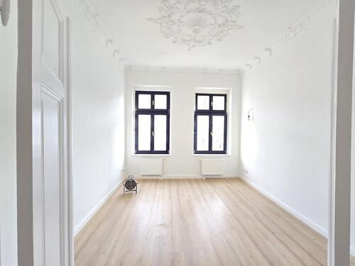 Foto - Sanierte Altbauwohnung mit Stuck und Flügeltüren