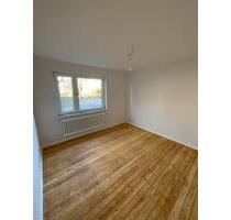 Schöne sanierte 2 Zimmer Wohnung, einfach einziehen und wohlfühlen. - Kiel Ellerbek