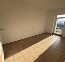 2 Raumwohnung mit Balkon, 1. OG, Fahrstuhl, ab sofort! - Altenburg