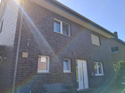 Foto - Wohnhaus mit Einliegerwohnung Baujahr 2007 zu verkaufen