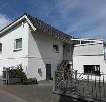 KÖNIGSWINTER ITTENBACH, tolle 4 Zimmer-Wohnung mit ca. 145 m² WNfl. und Dachterrasse, EBK, 2 Stellpl