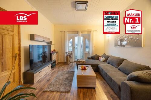 Foto - Modernisierte Altbau-Dachgeschoß-Wohnung mit 2 Parkplätzen & viel Charme!