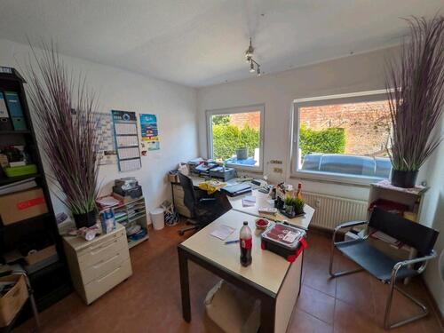 Foto - Halle, Gewerbehalle, Büro, Lager, Bad 175m²
