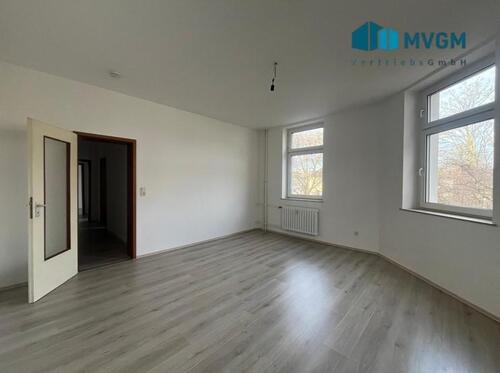 Foto - Großzügige 2 Zimmer Wohnung im 1 Obergeschoss!