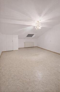 Foto - Zentrale 3 Zimmer Dachgeschosswohnung (120 m²) in Hamm (Sieg)