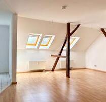Gablenz * frisch renovierte 2 Zimmer * Dachgeschoss * offene Küche * frei - Chemnitz Bernsdorf