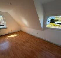 Helle 2 Zimmer Dachgeschoss-Wohnung - Naila