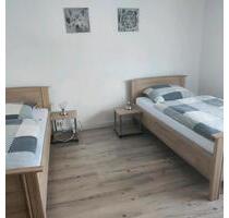zwei Bett Zimmer - 25,00 EUR Kaltmiete, in Wackersdorf (PLZ: 92442)