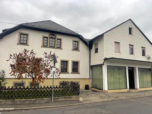 Foto - Zwei Große Einfamilienhaus,lokal und zwei massiv Garagen