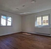 Lichtdurchflutete 4-Zi-Whg in Esslingen mit EBK, Loggia & Garten - Esslingen am Neckar