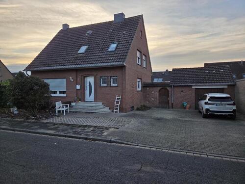 Foto - Heimeliges Einfamilienhaus mit Garage und viel Stauraum