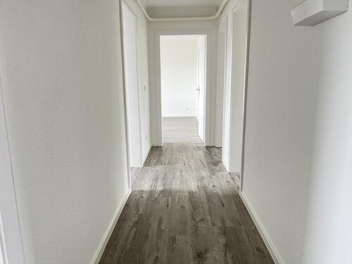 Foto - 3-Zimmer Wohnung - mit Balkon - 440,00&nbsp;EUR Kaltmiete, ca.&nbsp; 83,40&nbsp;m&sup2;