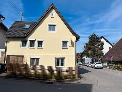 Foto - Saniertes Einfamilienhaus mit Einbauküche, Terrasse und Vorgarten