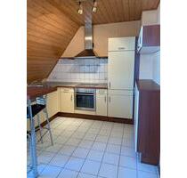 Schöne 3-Zimmer-Dachgeschoss-Wohnung mit Balkon und EBK - Kleinrinderfeld