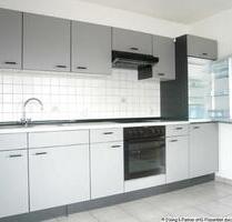 EINBAUKÜCHE + SUPER BLICK -- Moderne 2-R-DG-Wohnung mit Aufzug und Balkon ! - Gera Debschwitz