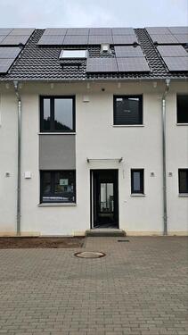 Foto - Effizienter Neubau mit PV-Anlage und Wärmepumpe