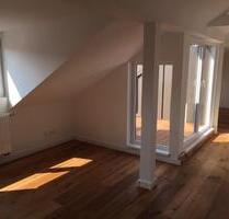 Neuwertige 3-Zimmer-DG-Wohnung mit Loggia und KFZ-Stellplatz | Nbg-Schweinau - Nürnberg Sankt Leonhard