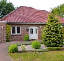 Winkelwalmdachbungalow mit Garage in Esterwegen