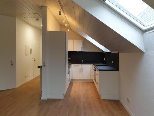Foto - Trier-Neustraße, helle und geräumige 2-Zimmer-Dachgeschosswohnung mit EBK