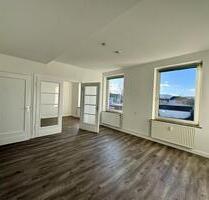 *TOP* Lichtdurchflutete renovierte 3-Zimmer-Wohnung mit Altbaucharme und Balkon - Bad Pyrmont