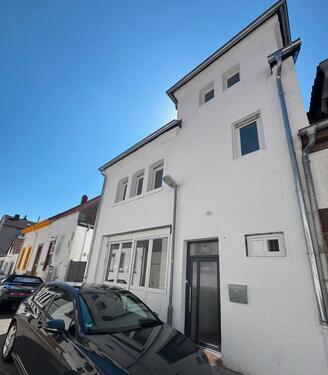 Foto - Kernsanierte 4 Zimmer Wohnung - 920,00&nbsp;EUR Kaltmiete, ca.&nbsp; 65,00&nbsp;m&sup2;