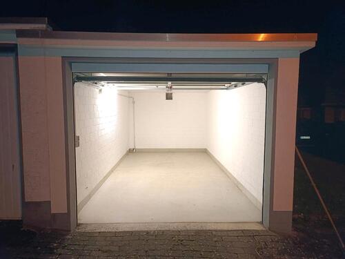 Foto - Garage mit elektrischem Tor und Strom zu vermieten
