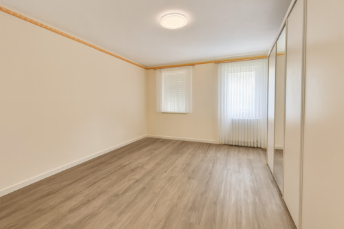 Foto - Renovierte 2-Zimmer-Wohnung mit Balkon und Tiefgaragenstellplatz