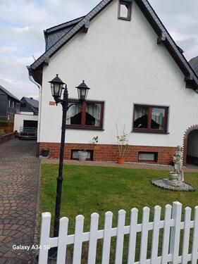 Foto - Einfamielienhaus zur Vermieten - 1.200,00&nbsp;EUR Kaltmiete, ca.&nbsp; 180,00&nbsp;m&sup2;