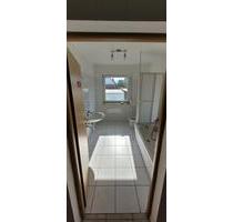 3-Raum Wohnung mit großem Wohnzimmer, Balkon, Parkplatz - Delitzsch