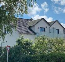 Schöne, helle DG-Wohnung mit EBK und Garage zum 01.04.2026 frei! - Buxheim