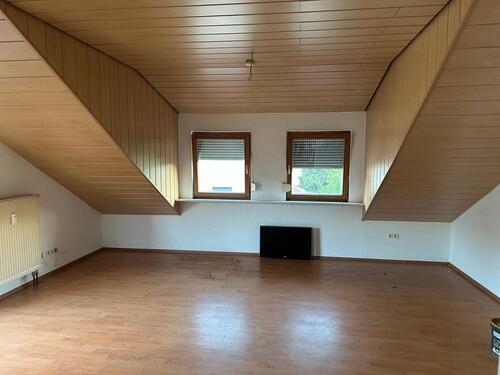 Foto - Wohnung DG - 1.050,00 EUR Kaltmiete,