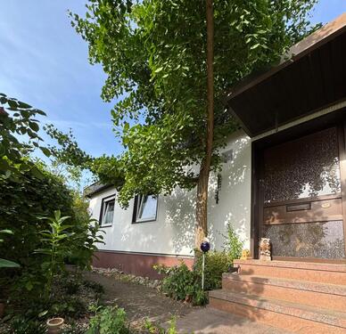 Foto - Freistehender Winkel-Bungalow. Ruhiger Wohnlage in Würzburg
