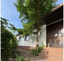 Freistehender Winkel-Bungalow. Ruhiger Wohnlage in Würzburg