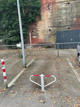 Foto - Stellplätze Parkplätze PKW Oberhausen Sterkrade HBF abschließbar