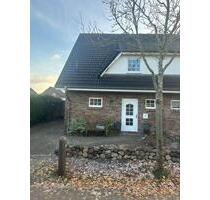 Moderne Doppelhaushälfte in Padenstedt – 105 m² + Spitzboden