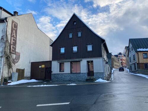 Foto - Freistehendes Stadthaus ca. 240m² Wohnpotenzial, Garagen, Garten