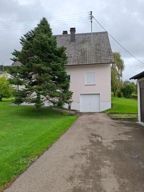 Foto - Einfamilienhaus mit Garage und Garten in Boos zu vermieten