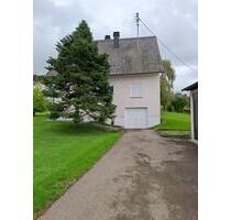 Einfamilienhaus mit Garage und Garten in Boos zu vermieten