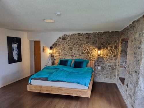 Foto - EG-Wohnung 3,5 Zimmer, 105 m2, 2 Eingänge, Garten, Kunst,Holzofen