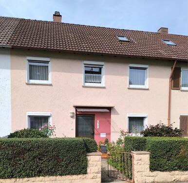 Foto - Reihenmittelhaus mit 2 Wohnungen + 2 Garagen