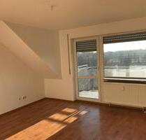 Schöne helle 3 Zimmer Wohnung mit Balkon im Dachgeschoss - Weiden in der Oberpfalz