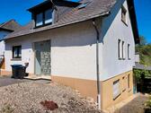 Foto - Freistehendes Einfamilienhaus mit großem Garten