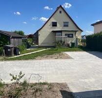 Einfamilienhaus mit großer Doppelgarage in Bruckberg - M-Pendler!
