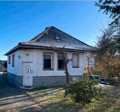 Foto - Freistehendes Einfamilienhaus mit großem Garten, Pool und Sauna