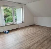 Moderne Wohnung (1. OG mit teilweise Dachschräge) mit Balkon - Oerlinghausen