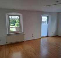 Vermiete schöne 2 Zi. Wohnung 67 m² m. Balkon in Konradsreuth